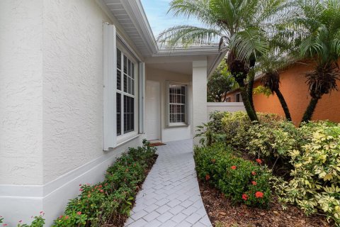Casa en venta en Palm City, Florida, 2 dormitorios, 178.19 m2 № 2258173 - foto 4