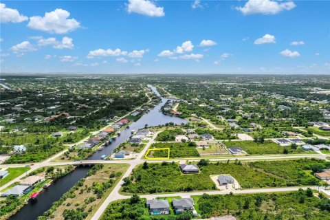 Land in Port Charlotte, Florida № 2403243 - photo 2