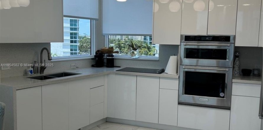 Condominio en Aventura, Florida, 3 dormitorios № 1872514
