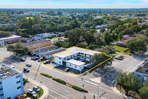 Immobilier commercial à North Miami, Floride № 2035199