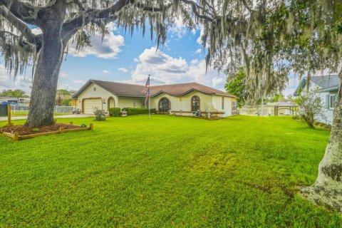 Casa en Inverness, Florida 2 dormitorios, 180.6 m2 № 2127059