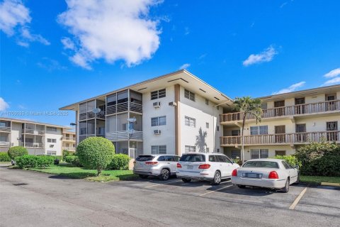 Купить кондоминиум в Майами, Флорида 2 спальни, 82.03м2, № 1454490 - фото 2