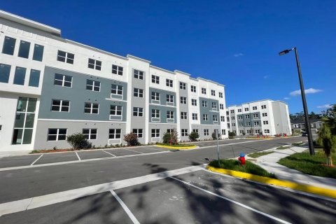 Снять в аренду кондоминиум в Орландо, Флорида 6 комнат, 107.12м2, № 1780598 - фото 1