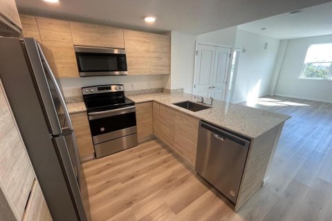 Снять в аренду кондоминиум в Орландо, Флорида 6 комнат, 107.12м2, № 1780598 - фото 8