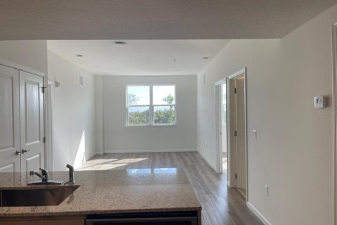 Снять в аренду кондоминиум в Орландо, Флорида 6 комнат, 107.12м2, № 1780598 - фото 2