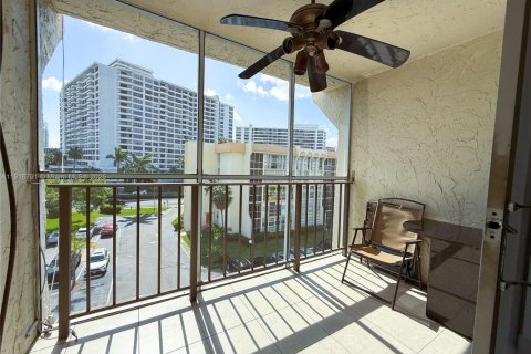Copropriété à vendre à Hallandale Beach, Floride: 1 chambre, 76.18 m2 № 1972112 - photo 10