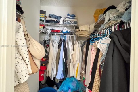 Copropriété à vendre à Hallandale Beach, Floride: 1 chambre, 76.18 m2 № 1972112 - photo 17