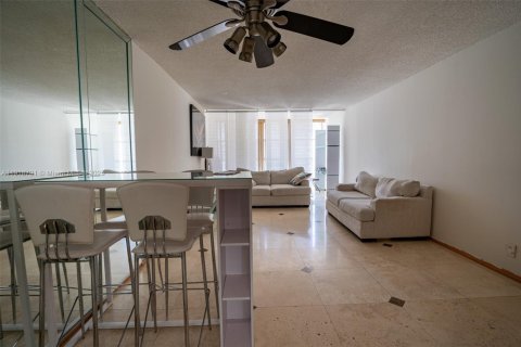 Copropriété à vendre à Hallandale Beach, Floride: 1 chambre, 76.18 m2 № 1972112 - photo 1