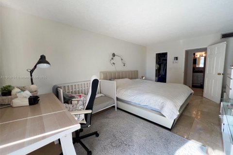 Copropriété à vendre à Hallandale Beach, Floride: 1 chambre, 76.18 m2 № 1972112 - photo 21