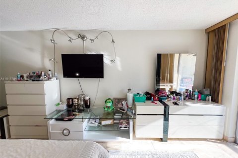 Copropriété à vendre à Hallandale Beach, Floride: 1 chambre, 76.18 m2 № 1972112 - photo 19