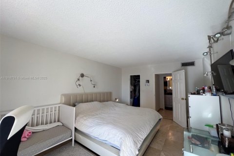 Copropriété à vendre à Hallandale Beach, Floride: 1 chambre, 76.18 m2 № 1972112 - photo 18