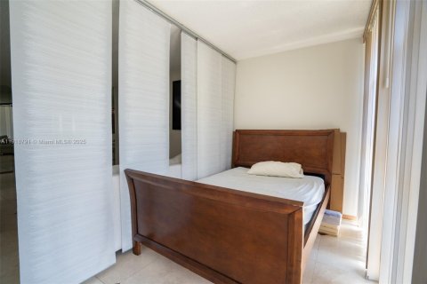 Copropriété à vendre à Hallandale Beach, Floride: 1 chambre, 76.18 m2 № 1972112 - photo 2