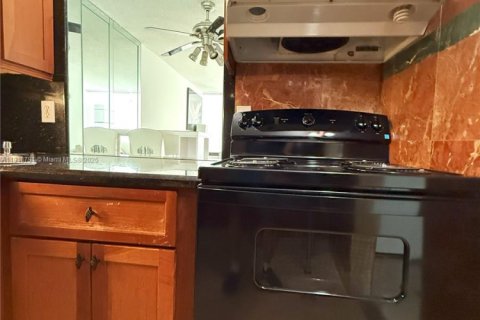 Copropriété à vendre à Hallandale Beach, Floride: 1 chambre, 76.18 m2 № 1972112 - photo 12