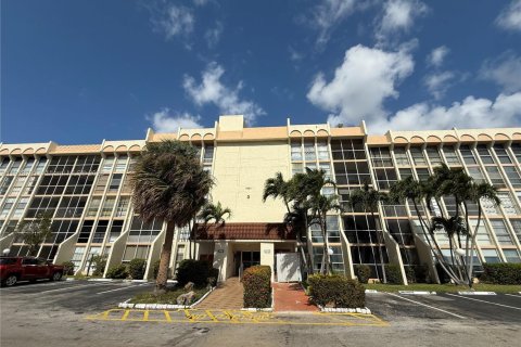 Copropriété à vendre à Hallandale Beach, Floride: 1 chambre, 76.18 m2 № 1972112 - photo 9