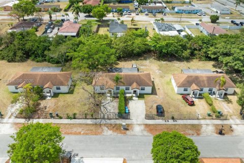 Commercial property in Miami, Florida 137.03 sq.m. № 2089446 - photo 11