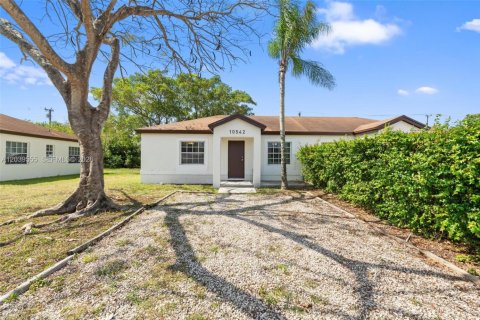 Commercial property in Miami, Florida 137.03 sq.m. № 2089446