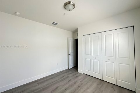 Townhouse in Miami, Florida 3 bedrooms № 2031340 - photo 10