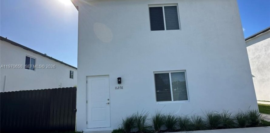 Townhouse in Miami, Florida 3 bedrooms № 2031340