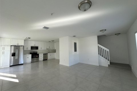 Townhouse in Miami, Florida 3 bedrooms № 2031340 - photo 3