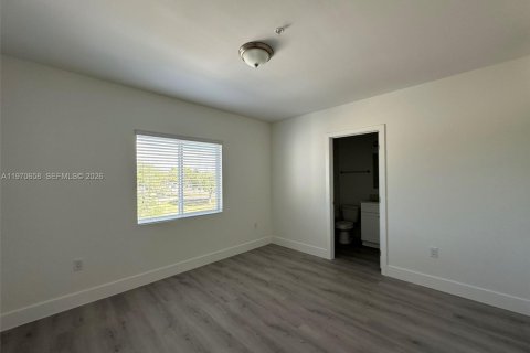 Townhouse in Miami, Florida 3 bedrooms № 2031340 - photo 11