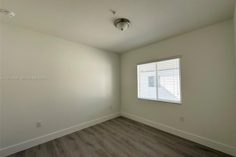 Townhouse in Miami, Florida 3 bedrooms № 2031340 - photo 7