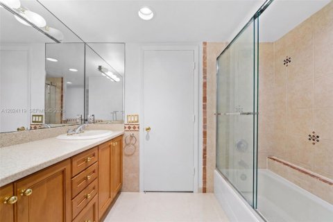 Condominio en venta en Fort Lauderdale, Florida, 1 dormitorio, 120.49 m2 № 2153928 - foto 20