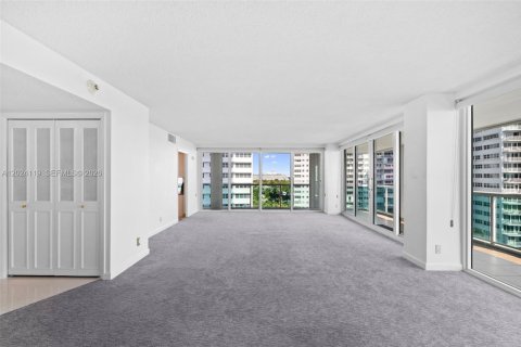 Condominio en venta en Fort Lauderdale, Florida, 1 dormitorio, 120.49 m2 № 2153928 - foto 8
