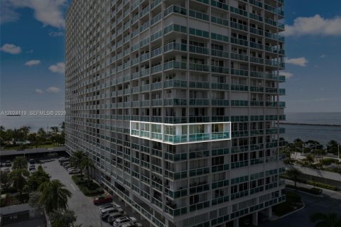 Condominio en venta en Fort Lauderdale, Florida, 1 dormitorio, 120.49 m2 № 2153928 - foto 3