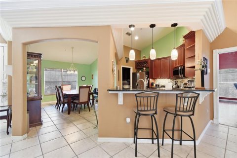 House in Sorrento, Florida 3 bedrooms, 198.25 sq.m. № 2167620 - photo 18