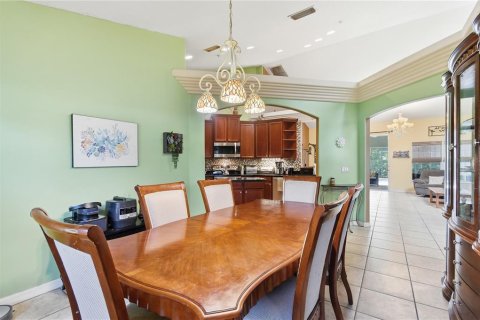 House in Sorrento, Florida 3 bedrooms, 198.25 sq.m. № 2167620 - photo 20