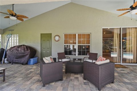 House in Sorrento, Florida 3 bedrooms, 198.25 sq.m. № 2167620 - photo 10
