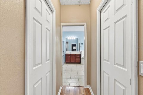 House in Sorrento, Florida 3 bedrooms, 198.25 sq.m. № 2167620 - photo 24