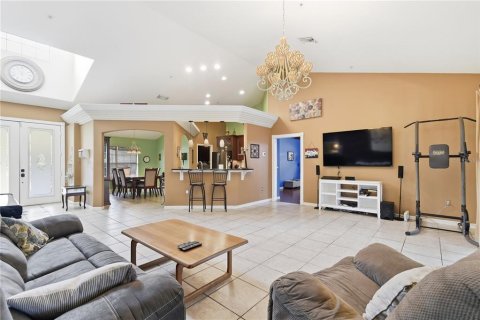 House in Sorrento, Florida 3 bedrooms, 198.25 sq.m. № 2167620 - photo 17