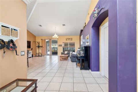 House in Sorrento, Florida 3 bedrooms, 198.25 sq.m. № 2167620 - photo 14