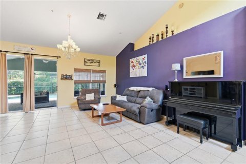 House in Sorrento, Florida 3 bedrooms, 198.25 sq.m. № 2167620 - photo 15