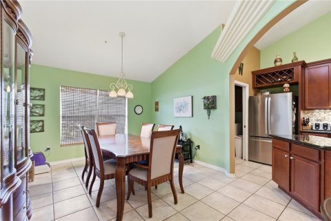 House in Sorrento, Florida 3 bedrooms, 198.25 sq.m. № 2167620 - photo 19