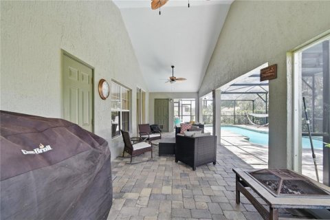 House in Sorrento, Florida 3 bedrooms, 198.25 sq.m. № 2167620 - photo 12