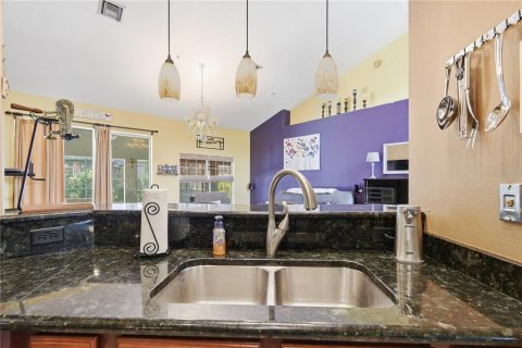 House in Sorrento, Florida 3 bedrooms, 198.25 sq.m. № 2167620 - photo 23