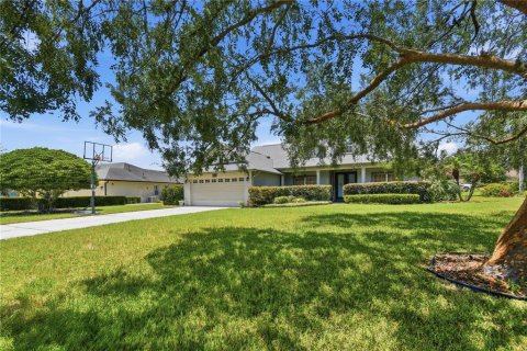 House in Sorrento, Florida 3 bedrooms, 198.25 sq.m. № 2167620 - photo 2