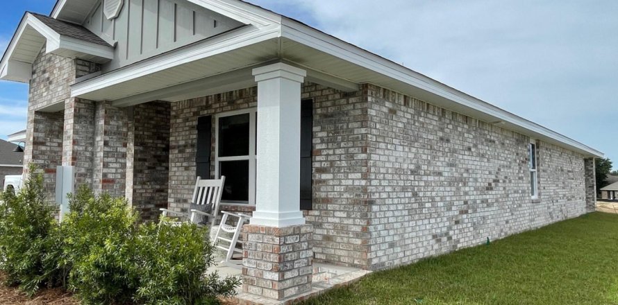 House in Milton, Florida 4 bedrooms, 170.01 sq.m. № 590382
