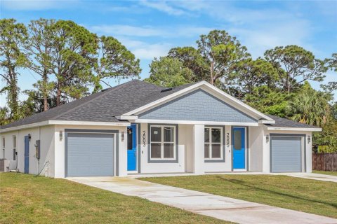 Commercial property in Edgewater, Florida 6 bedrooms, 294.87 sq.m. № 1566905 - photo 2