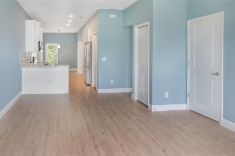 Commercial property in Edgewater, Florida 6 bedrooms, 294.87 sq.m. № 1566905 - photo 23