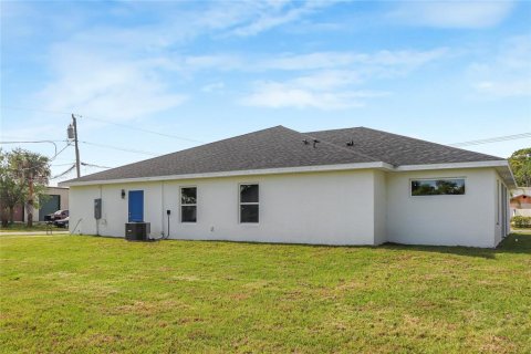 Commercial property in Edgewater, Florida 6 bedrooms, 294.87 sq.m. № 1566905 - photo 27