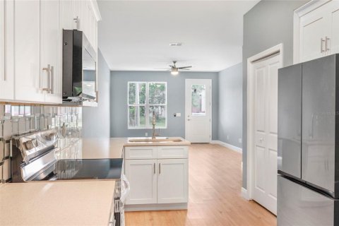 Commercial property in Edgewater, Florida 6 bedrooms, 294.87 sq.m. № 1566905 - photo 11