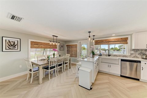 House in Cortez, Florida 3 bedrooms, 131.92 sq.m. № 1613678 - photo 11