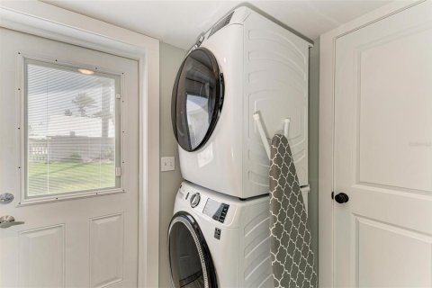 House in Cortez, Florida 3 bedrooms, 131.92 sq.m. № 1613678 - photo 30