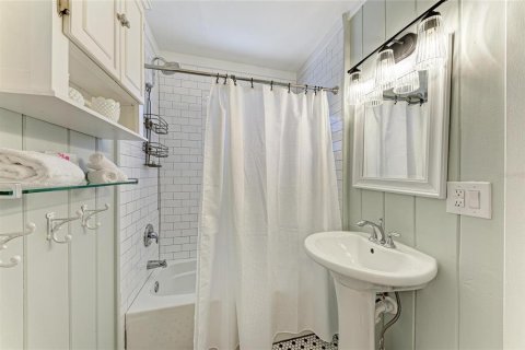 House in Cortez, Florida 3 bedrooms, 131.92 sq.m. № 1613678 - photo 27