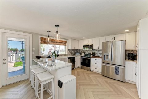 House in Cortez, Florida 3 bedrooms, 131.92 sq.m. № 1613678 - photo 12