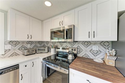 House in Cortez, Florida 3 bedrooms, 131.92 sq.m. № 1613678 - photo 15