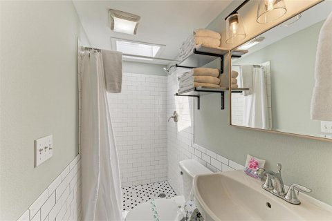 House in Cortez, Florida 3 bedrooms, 131.92 sq.m. № 1613678 - photo 24